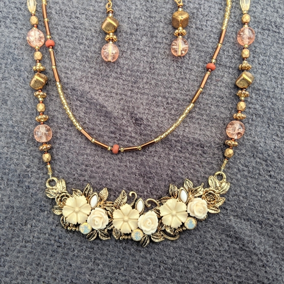 Hand Crafted Jewelry - 🎉HP Necklace and earring set, hand crafted.